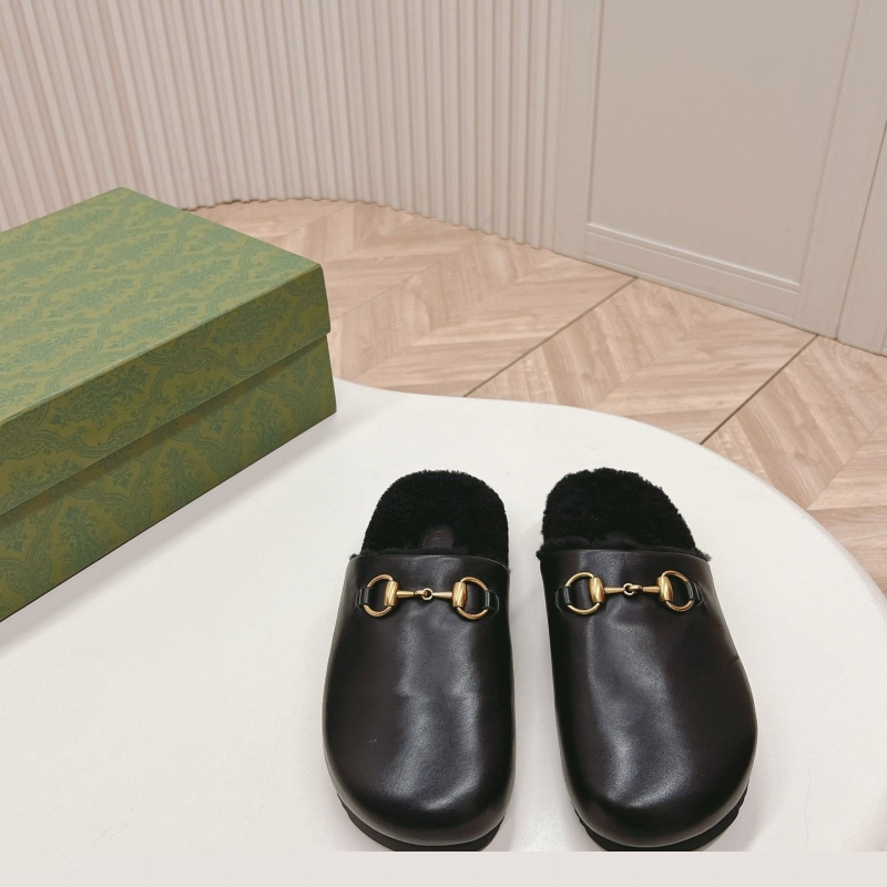 G*u*i slippers